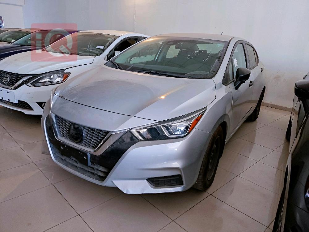 نيسان فيرسا